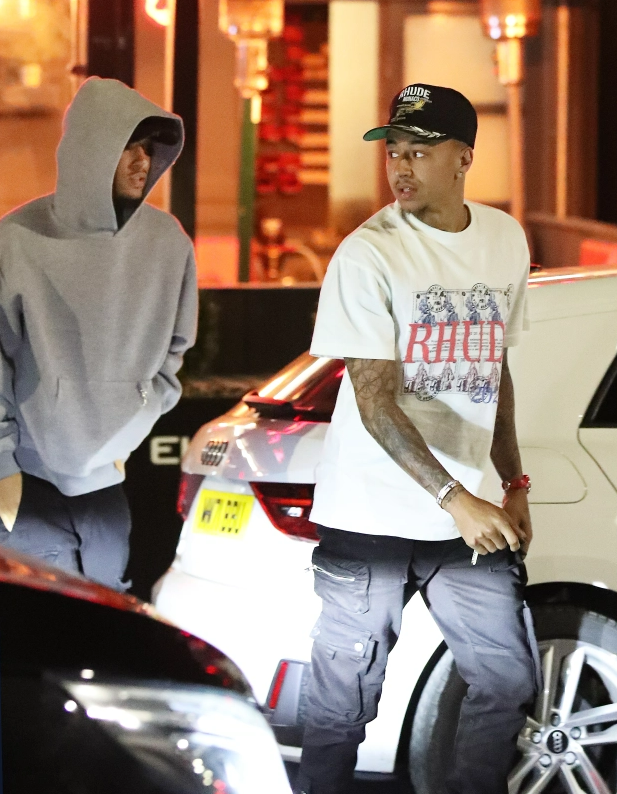 Các cầu thủ MU tới dự sinh nhật Bailly