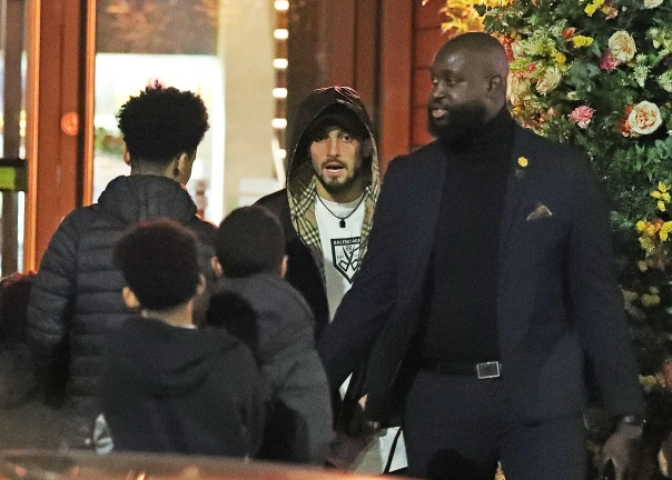 Các cầu thủ MU tới dự sinh nhật Bailly