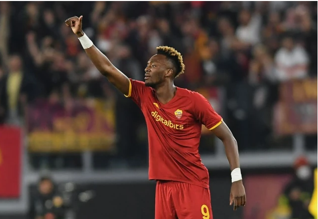 Lên ngôi vô địch, Tammy Abraham thực hiện lời hứa ngày đến Roma 1