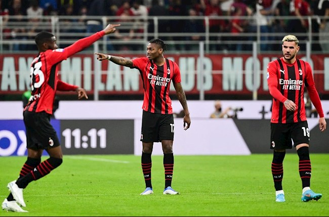 Hàng thủ AC Milan đang chơi cực tốt