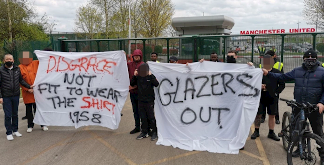 MU biểu tình phản đối BLĐ của CLB MU biểu tình phản đối BLĐ của CLB