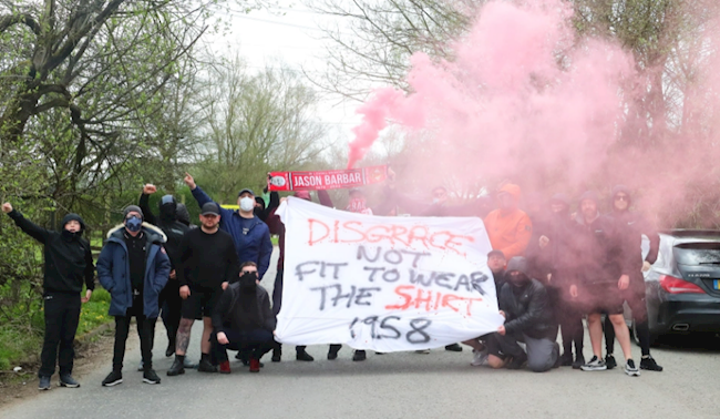 MU biểu tình phản đối BLĐ của CLB MU biểu tình phản đối BLĐ của CLB