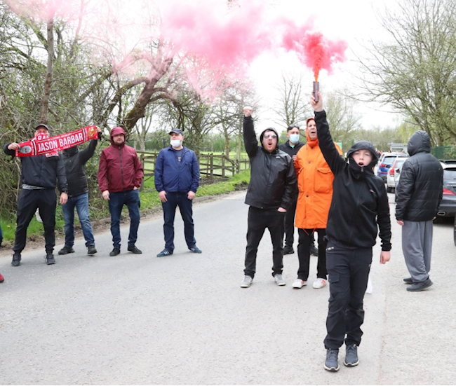 MU biểu tình phản đối BLĐ của CLB MU biểu tình phản đối BLĐ của CLB