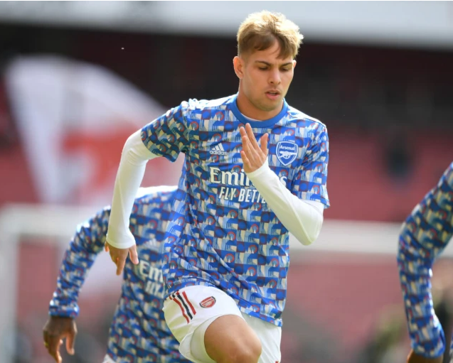 Emile Smith Rowe đá cắm trước Southampton
