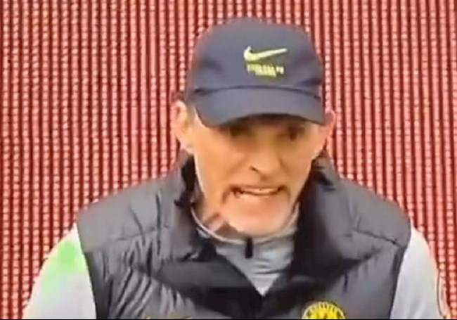 Tuchel nổi cáu, mắng xối xả Jorginho ngay trên sân