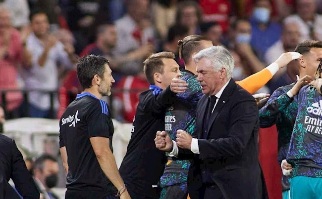 Ancelotti bối rối với trọng tài sau trận thắng Sevilla