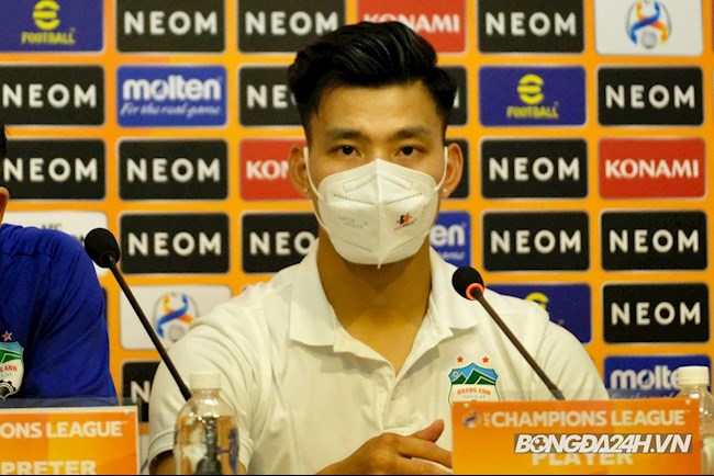 Phiên dịch “lỡ miệng” chuyển lời của Văn Thanh sang… tiếng Việt