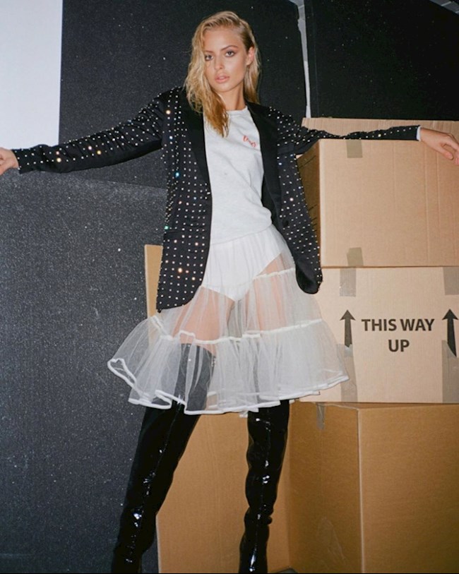 Nhan sắc xinh đẹp và nóng bỏng của nửa kia Patrice Evra