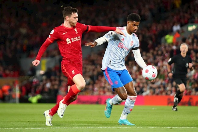 Nhìn Rashford đá bóng như trẻ con