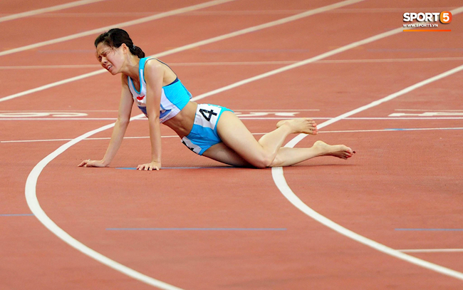 Phạm Thị Huệ chạy chân đất giành HCB 10.000m tại SEA Games 29