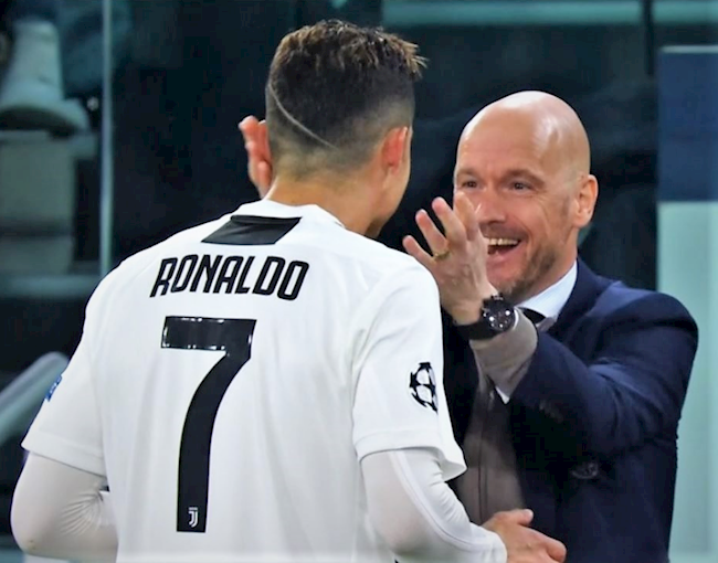 Cristiano Ronaldo cười rạng rỡ, ôm chặt Erik ten Hag