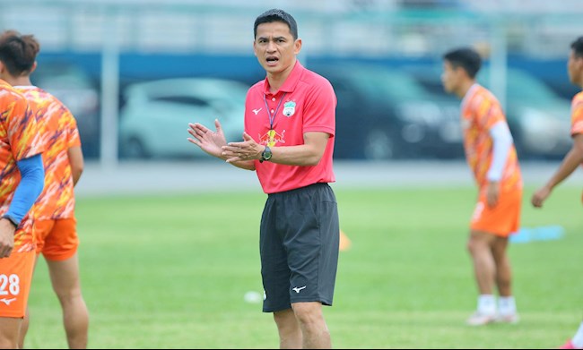 Kiatisuk trợ giúp BHL U23 Thái Lan ở SEA Games 31