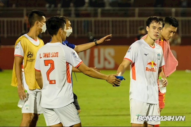 Văn Toàn lên tiếng sau hành động ném băng đội trưởng của HAGL 1 Văn Toàn lên tiếng sau hành động ném băng đội trưởng của HAGL 1