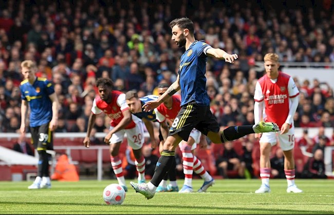 Bruno đá trượt penalty