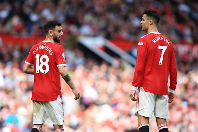 Ronaldo chủ động nhường Bruno đá penalty