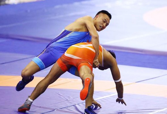 Đội tuyển vật Việt Nam giành đến 7 huy chương trong ngày thi đấu 9/12, góp công rất lớn giúp đoàn thể thao Việt Nam (TTVN) vững vàng trong tốp 3 bảng xếp hạng. Đội tuyển vật Việt Nam giành đến 7 huy chương trong ngày thi đấu 9/12, góp công rất lớn giúp đoàn thể thao Việt Nam (TTVN) vững vàng trong tốp 3 bảng xếp hạng.