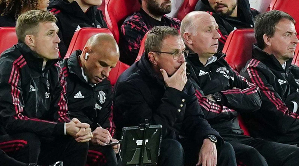 Alan Shearer: “Ralf Rangnick đang làm gì ở MU?”