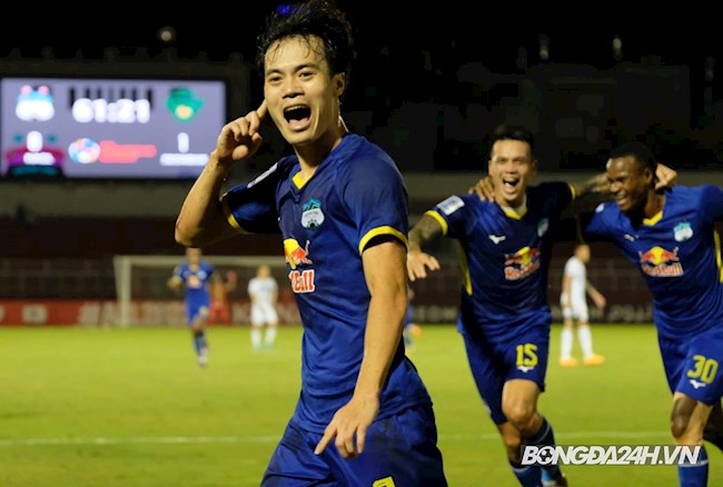 Văn Toàn hào hứng với bàn thắng, được ngay Đỗ Hùng Dũng rủ về Hà Nội