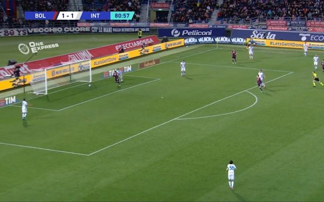 Thủ môn Ionut Andrei Radu của Inter Milan mắc sai lầm không thể tha thứ trước Bologna, khiến đội nhà thất bại và đứng trước khả năng mất Scudetto.
