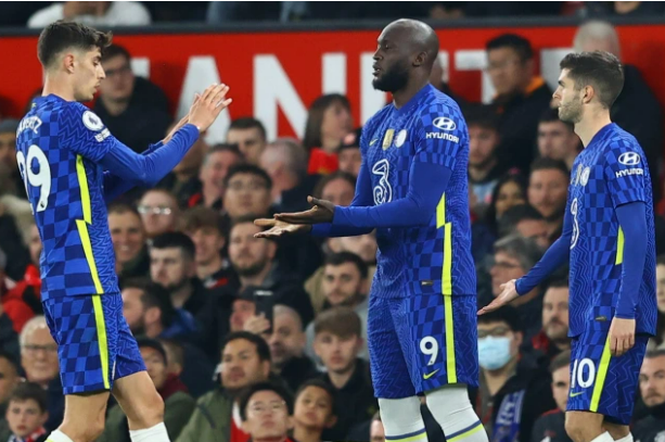 CĐV MU la ó Romelu Lukaku