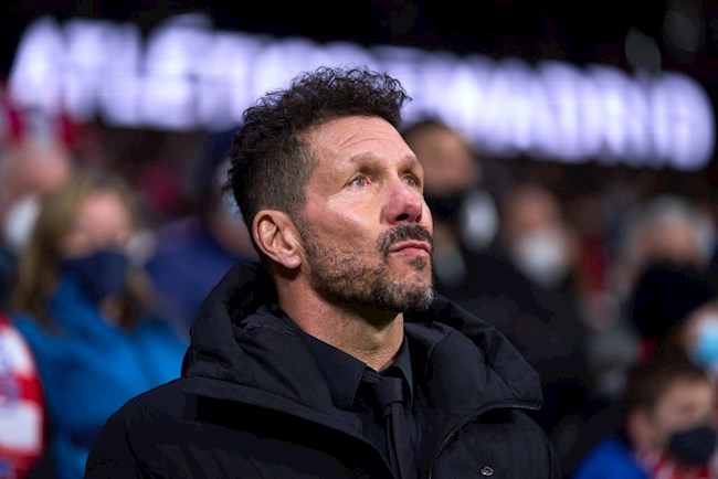 Diego Simeone xúc động trước màn tưởng niệm của Atletico Madrid