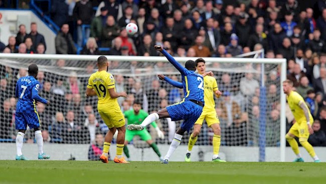 Brentford thắng Chelsea 4-1