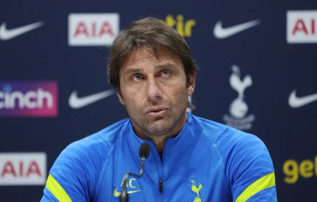 Antonio Conte phủ nhận tin đồn dẫn dắt PSG