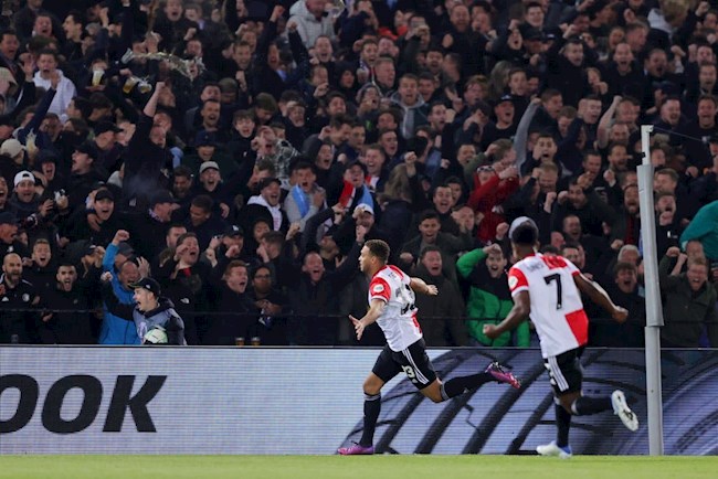 CĐV Feyernoord cà khịa CĐV Marseille trong trận đấu tại Conference League hình ảnh CĐV Feyernoord cà khịa CĐV Marseille trong trận đấu tại Conference League hình ảnh