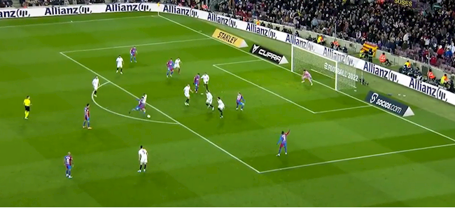 Pedri lập siêu phẩm trước Sevilla