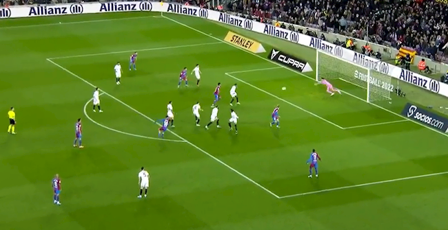 Pedri lập siêu phẩm trước Sevilla