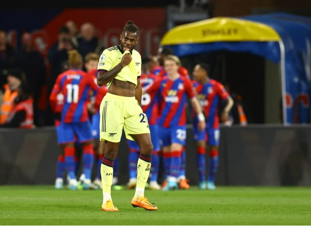 Nuno Tavares bị chỉ trích sau thất bại của Arsenal trước Palace