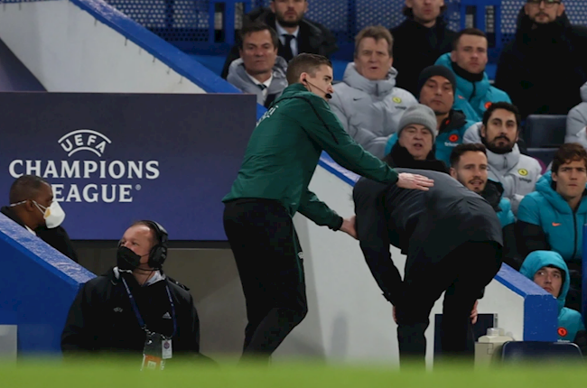 Ancelotti bị thương sau pha va chạm với Valverde