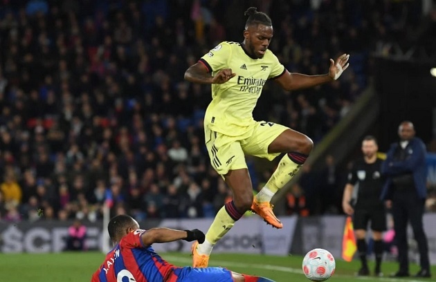 Nuno Tavares chơi tệ trước Crystal Palace