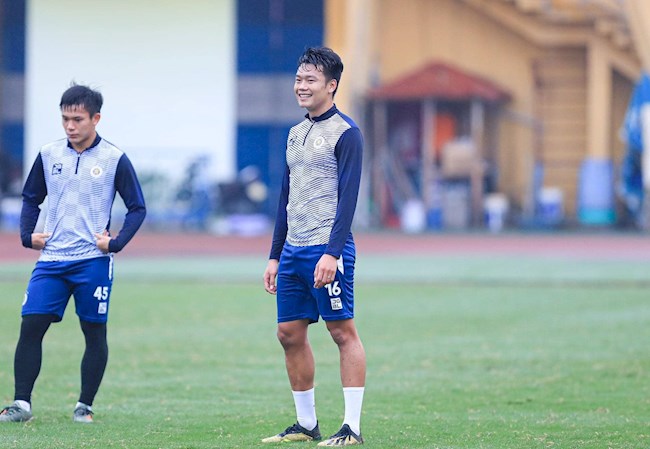 Thành Chung có thể tiếp bước Quang Hải rời Hà Nội FC