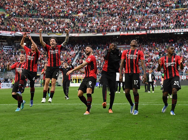 AC Milan ăn mừng chiến thắng quan trọng trước Fiorentina