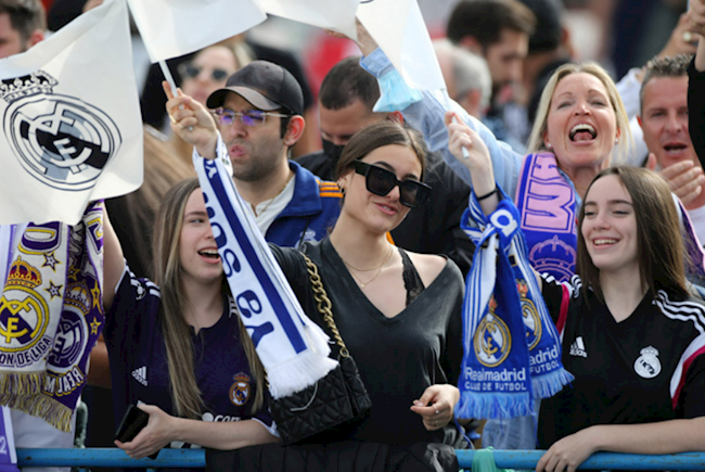 Người thân của các cầu thủ Real ăn mừng