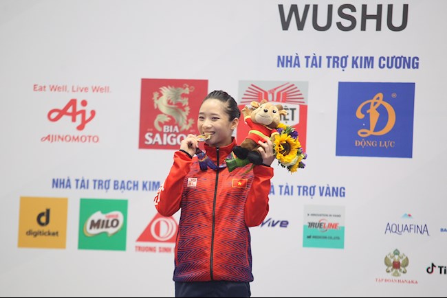 Dương Thúy Vi muốn tặng HCV cho hai người thân vừa qua đời hình ảnh