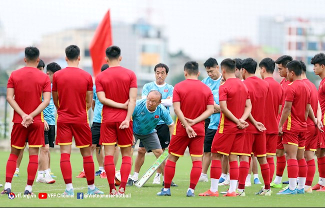 HLV Park Hang Seo chỉnh đốn các học trò sau trận thắng Myanmar