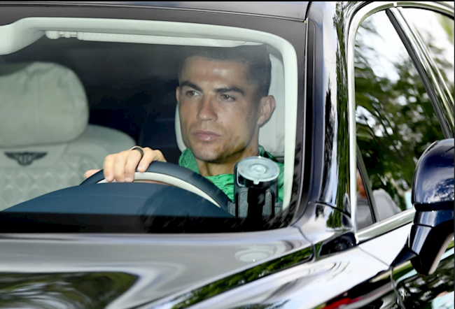 Sau vài ngày ở BĐN, Cristiano Ronaldo đã trở lại nước Anh để tập luyện chuẩn bị cho trận gặp Crystal Palace.