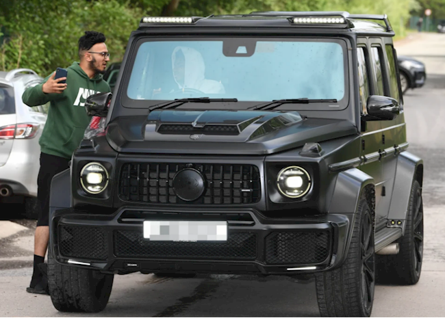 Một fan hâm mộ đòi chụp ảnh chung với Rashford