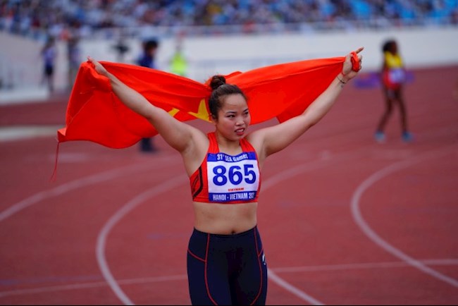 Lò Thị Hoàng ném lao