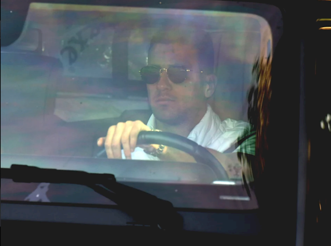 Dalot lái xe tới sân tập của MU