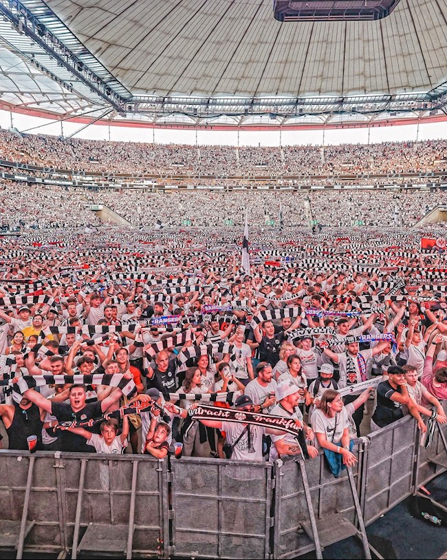 Hình ảnh đẹp từ các CĐV của Frankfurt