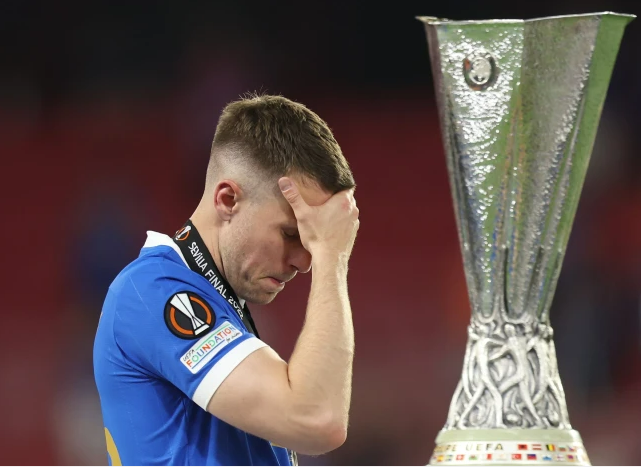 Aaron Ramsey đá hỏng 11m trước Frankfurt, HLV Rangers nói gì?