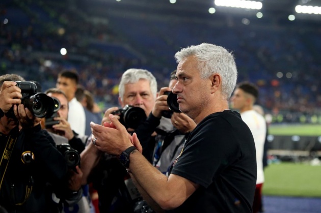 Bị so sánh với Sir Alex, Jose Mourinho đáp trả đẳng cấp