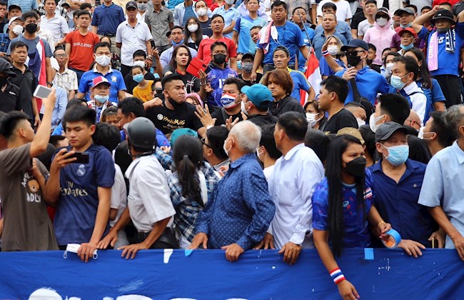 CĐV Việt Nam và Thái Lan xô xát tại Thiên Trường hình ảnh