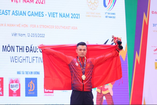 Lực sĩ Lại Gia Thành đoạt HCV và phá kỷ lục SEA Games ở hạng cân 55kg nam