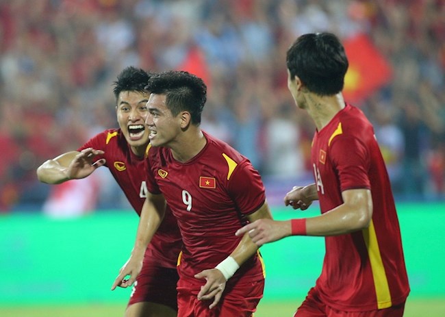 VIDEO: Tiến Linh đánh đầu tung lưới U23 Malaysia