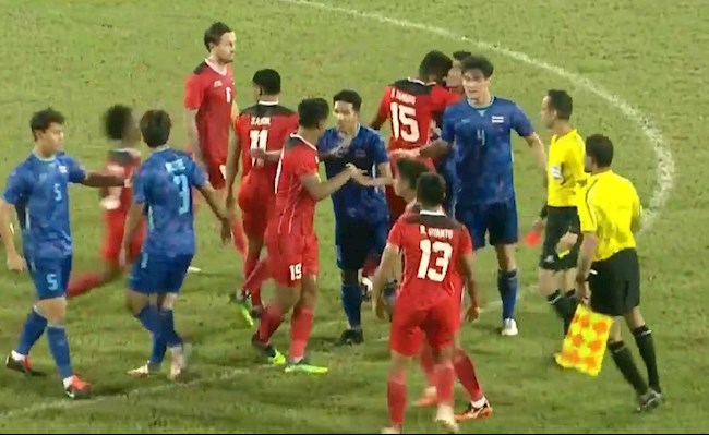 VIDEO: U23 Indonesia và U23 Thái Lan xô xát, trọng tài rút 4 thẻ đỏ trong 3 phút