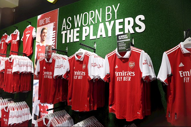 Arsenal công bố áo đấu sân nhà mùa tới